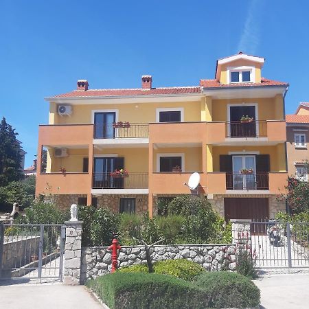 Apartmani Ana Cres Exterior photo