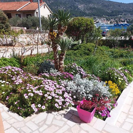Apartmani Ana Cres Exterior photo