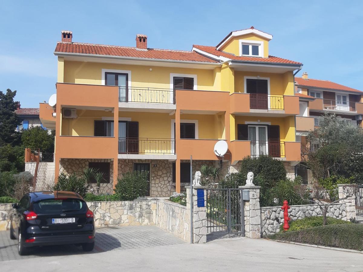 Apartmani Ana Cres Exterior photo