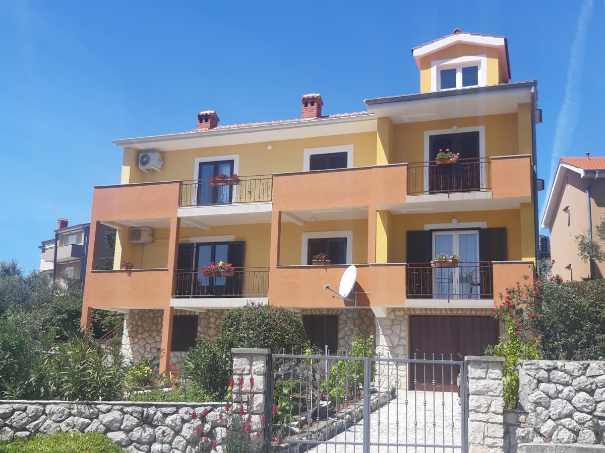 Apartmani Ana Cres Exterior photo