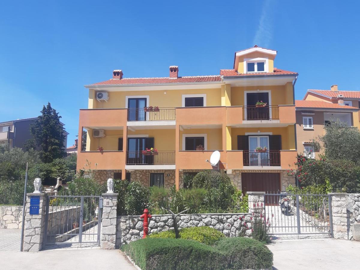 Apartmani Ana Cres Exterior photo
