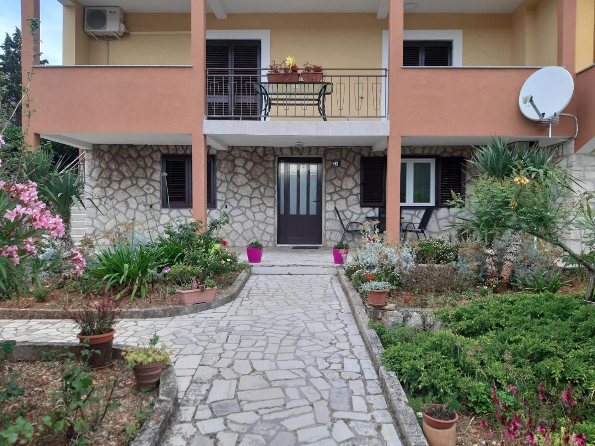 Apartmani Ana Cres Exterior photo