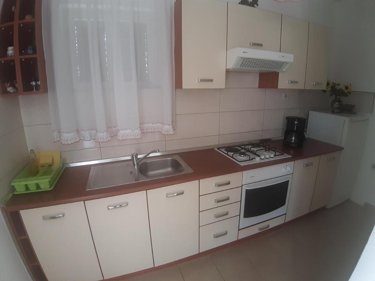 Apartmani Ana Cres Exterior photo