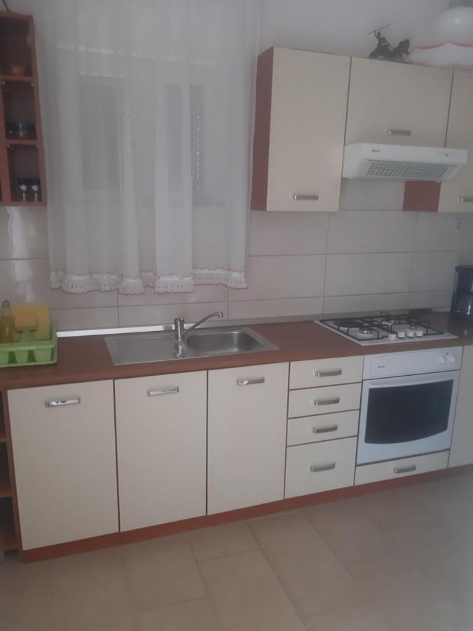 Apartmani Ana Cres Exterior photo