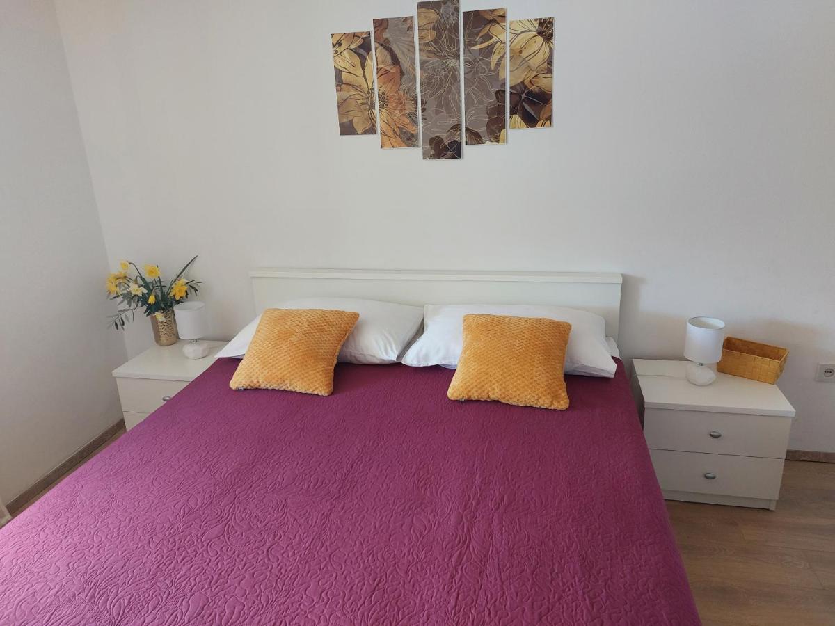 Apartmani Ana Cres Exterior photo