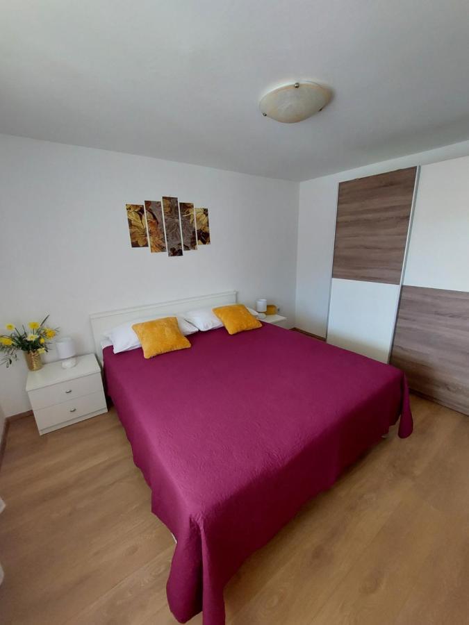 Apartmani Ana Cres Exterior photo