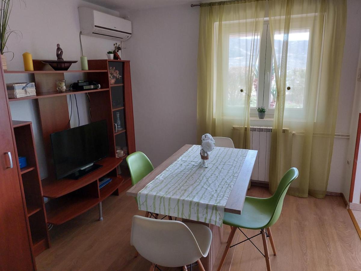 Apartmani Ana Cres Exterior photo