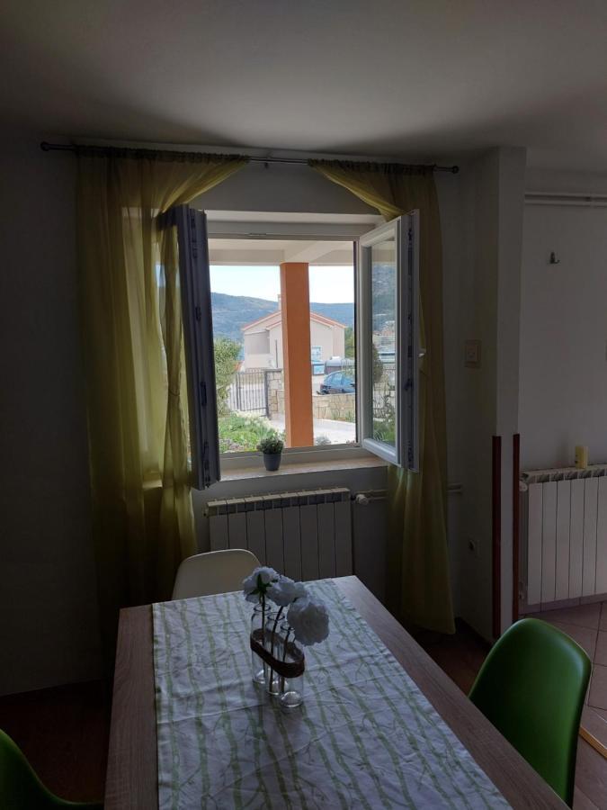 Apartmani Ana Cres Exterior photo