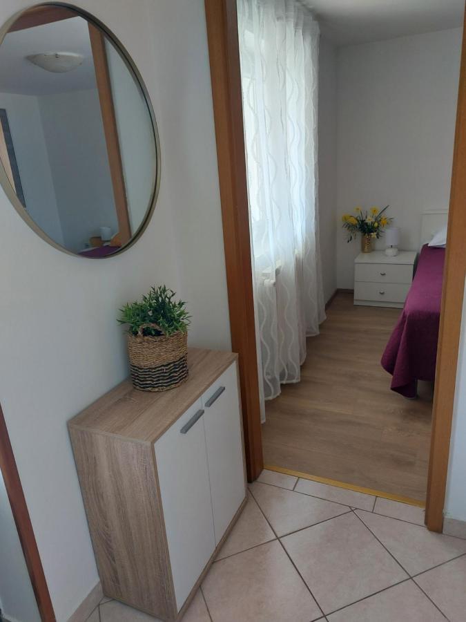 Apartmani Ana Cres Exterior photo