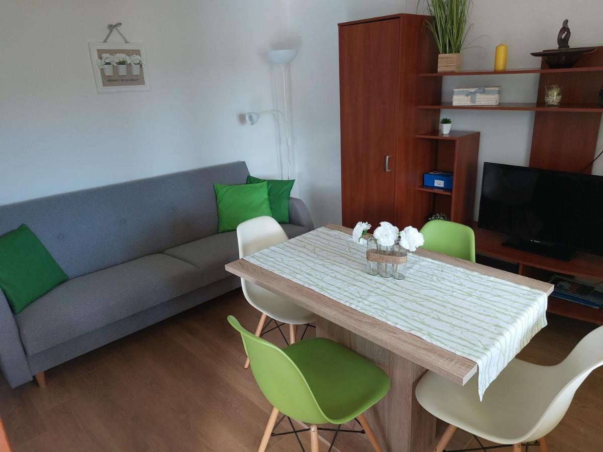 Apartmani Ana Cres Exterior photo
