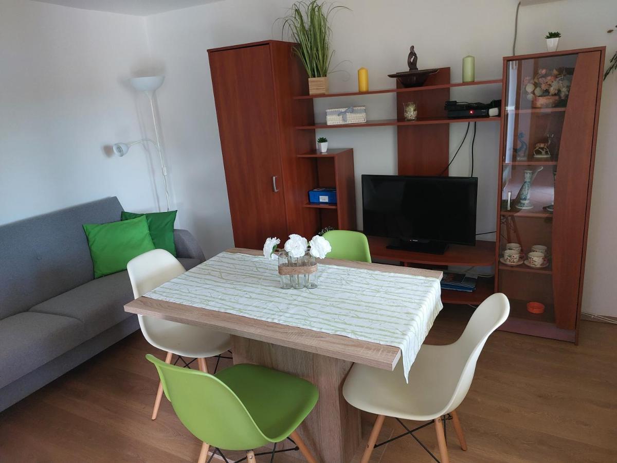 Apartmani Ana Cres Exterior photo