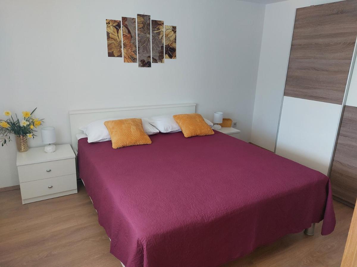 Apartmani Ana Cres Exterior photo