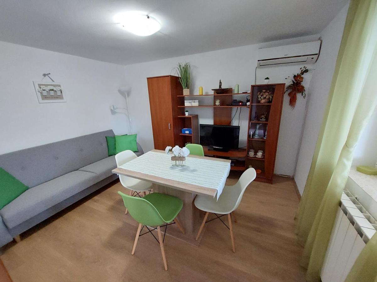 Apartmani Ana Cres Exterior photo