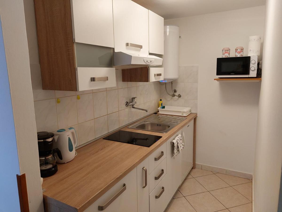 Apartmani Ana Cres Exterior photo