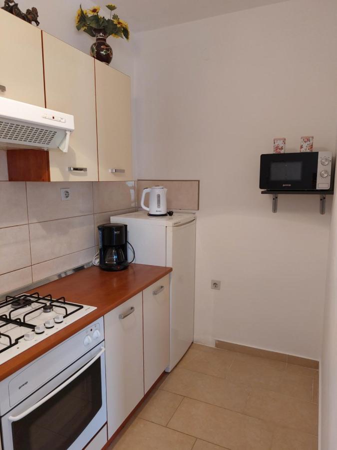 Apartmani Ana Cres Exterior photo