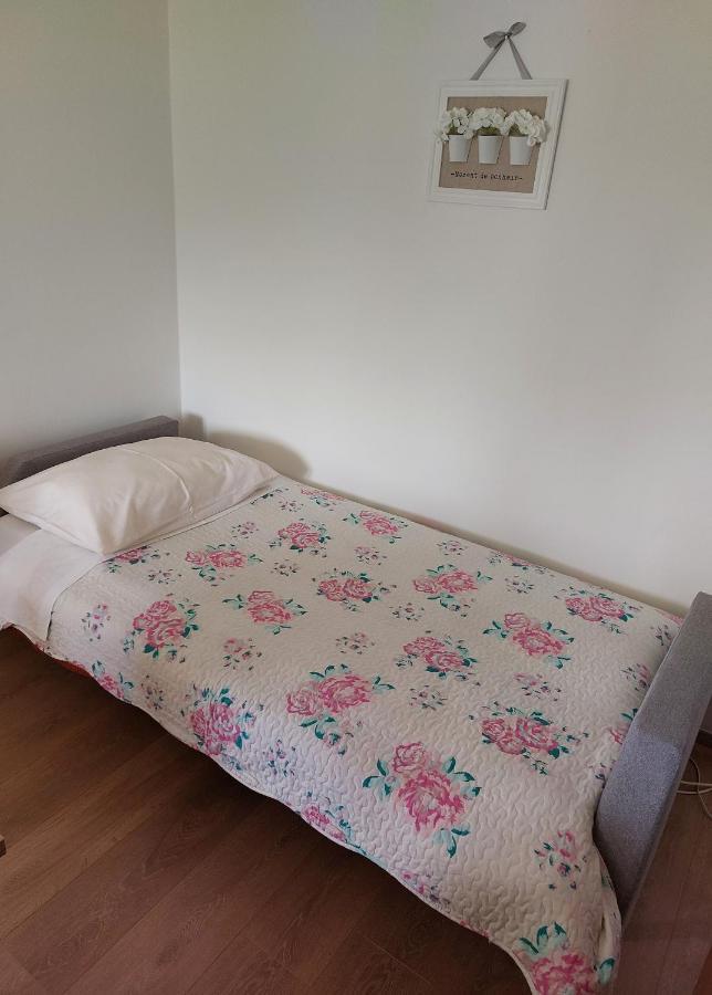 Apartmani Ana Cres Exterior photo