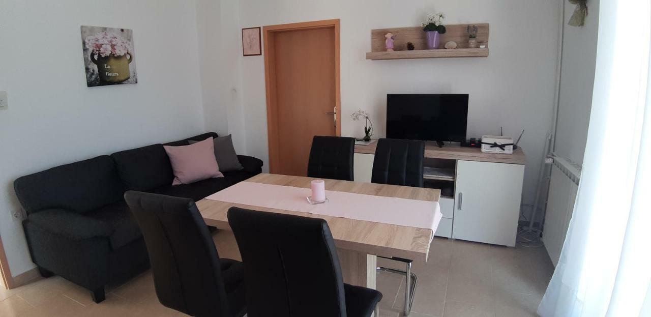 Apartmani Ana Cres Exterior photo