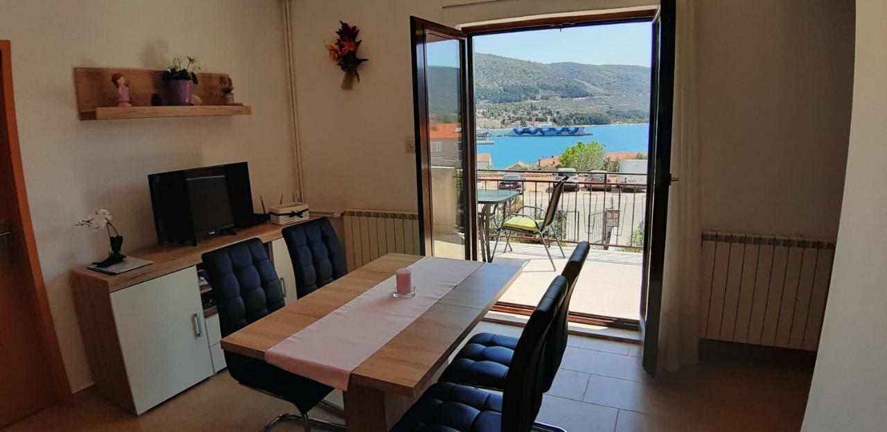 Apartmani Ana Cres Exterior photo