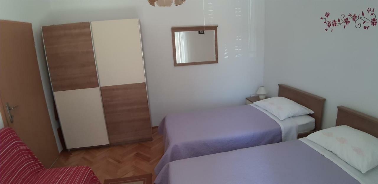 Apartmani Ana Cres Exterior photo