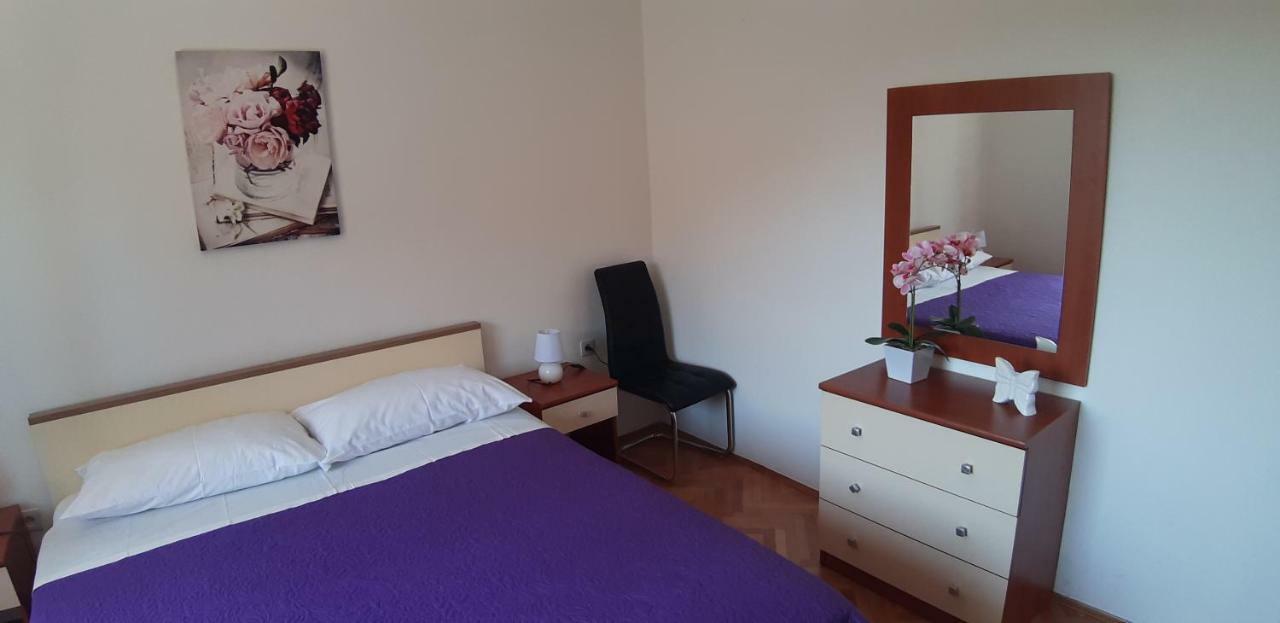 Apartmani Ana Cres Exterior photo