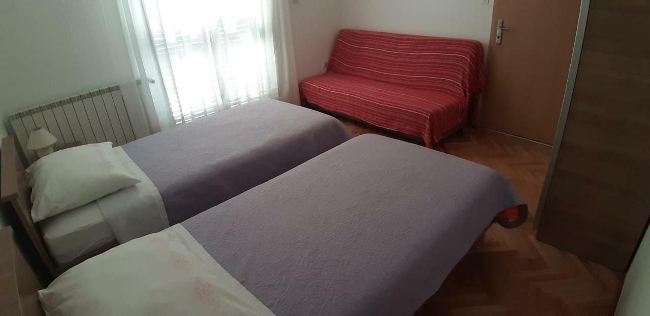 Apartmani Ana Cres Exterior photo